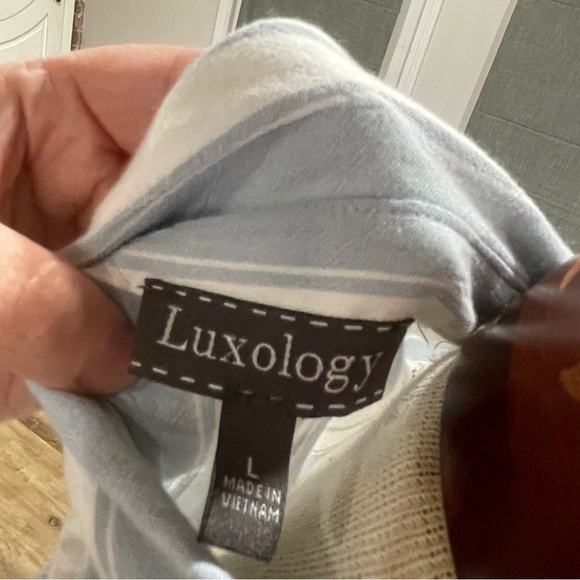 Luxology striped top size large - Picture 3 of 3